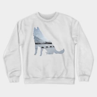 Huski dog in snow - dogsledging Crewneck Sweatshirt